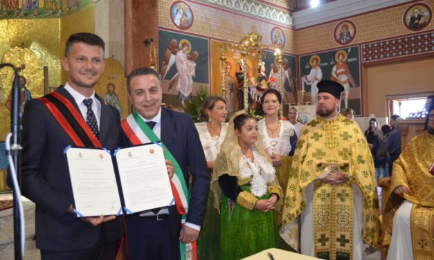 Il comune arbëresh di San Cosmo Albanese e la città di Mirdita avviano il percorso di cooperazione internazionale con un forte patto di gemellaggio
