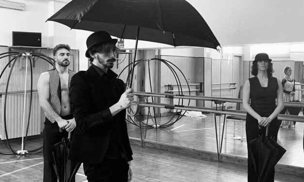 COMUNICATO STAMPA        Si conclude al Castello Ducale di Corigliano-Rossano la IIa edizione di Danza Incontra  Nel centenario della morte del compositore il concerto coreografico Extravagante Satie