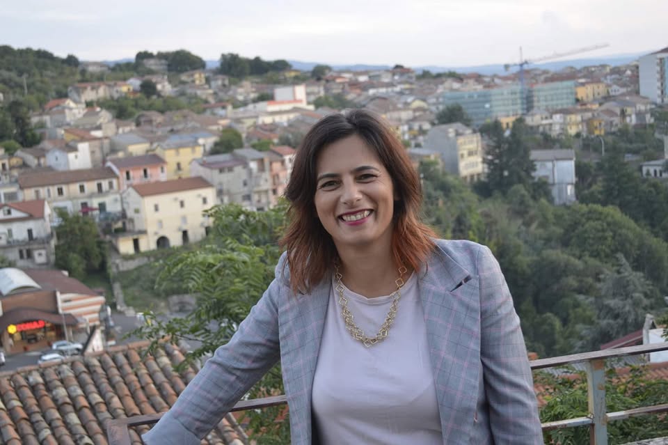 COMUNICATO STAMPA     ‘AZIONE’ METTE RADICI A CHIARAVALLE CENTRALE, EMANUELA NERI NOMINATA COORDINATRICE  CITTADINA
