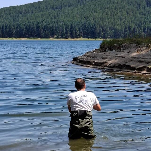 In Calabria la dodicesima tappa di Goletta dei Laghi: la campagna nazionale di Legambiente impegnata da 21 anni nella tutela dei bacini lacustri italiani