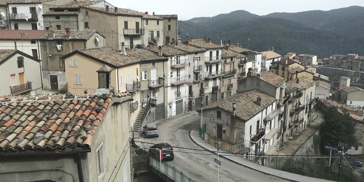 TRENTA MODI PER SALVARE I PAESI INTERNI DI FRANCO ARMINIO